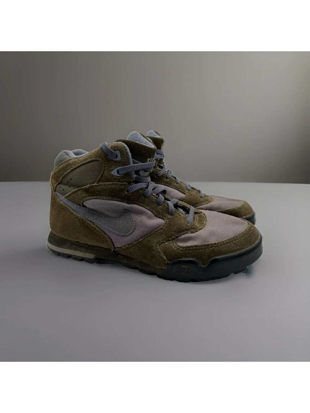 VTG 90s Nike ACG Caldera Mid Trail Hiking Boots Gray/Purple Suede Size 7.5